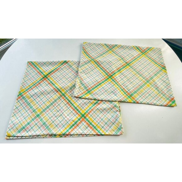Vintage 1970s pillowcases set, bright yellow green geometric plaid, pair - Picture 5 of 8